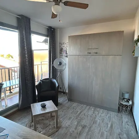 Apartment 20 M De La