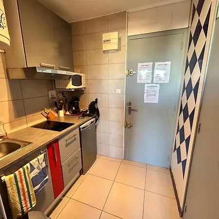 Apartment 20 M De La *