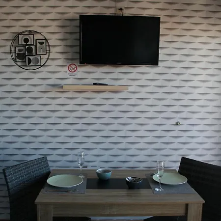Apartment 20 M De La *