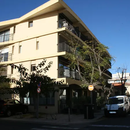 Apartment 20 M De La *