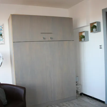 Apartment 20 M De La *